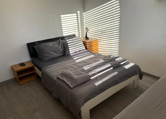 Apartma Industrial 5 *